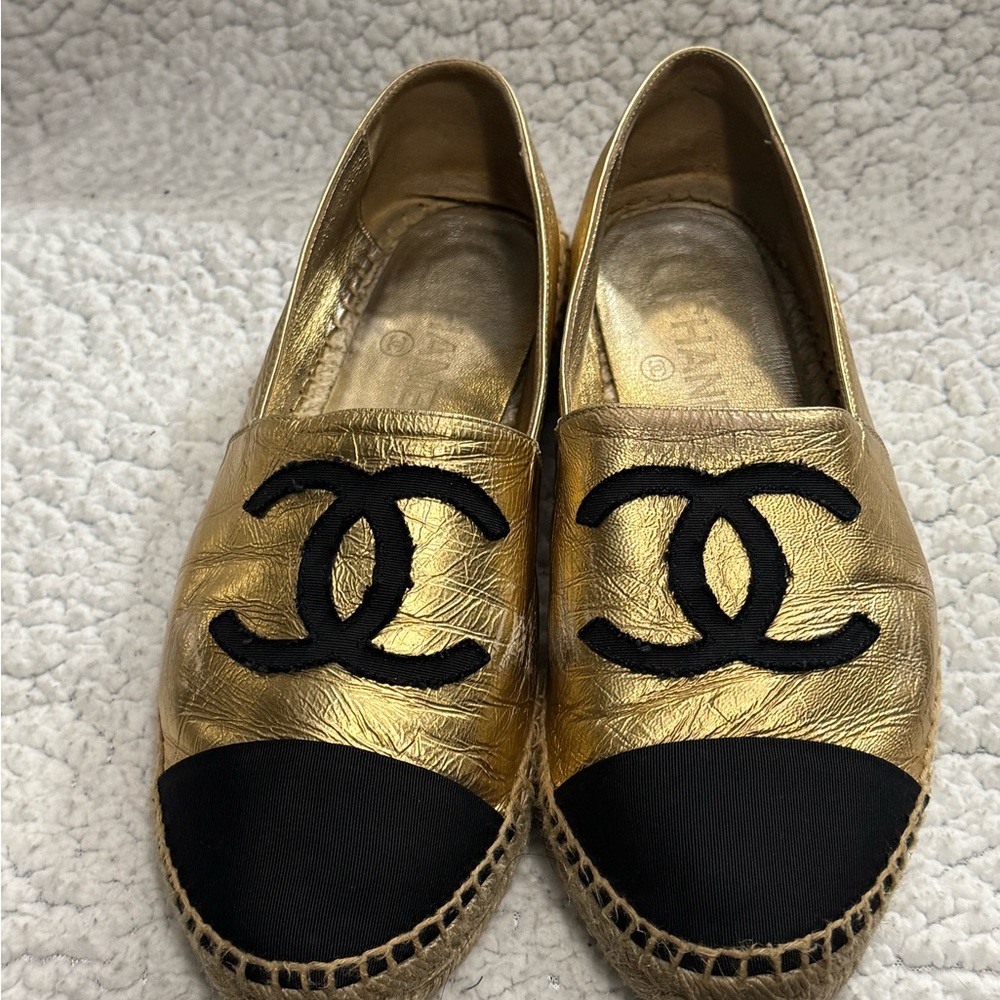 CHANEL Metallic Gold & Black Espadrilles – Size 38